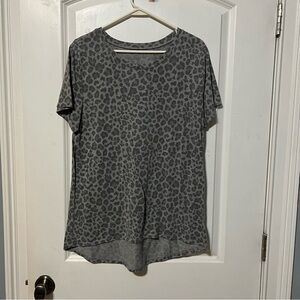 Women’s Shirt, XXL, Grey, Cheetah/Leopard, Zoe + Liv